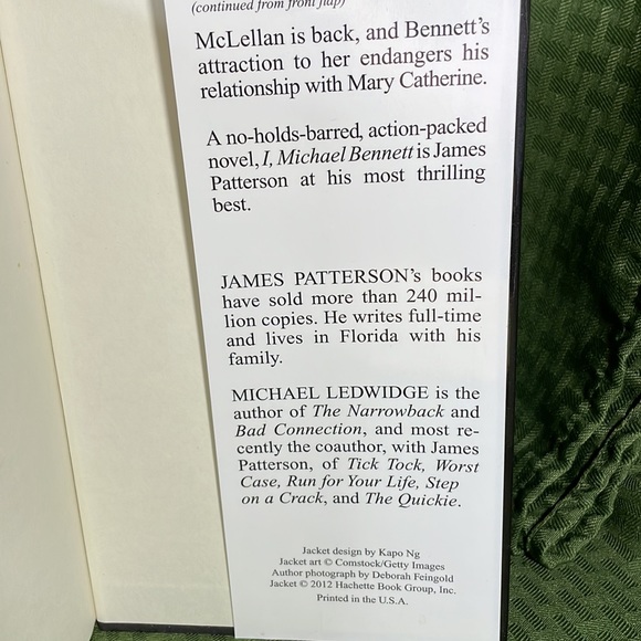 I, Michael Bennett (Large Print) by Michael Ledwidge; James Patterson - Picture 4 of 7
